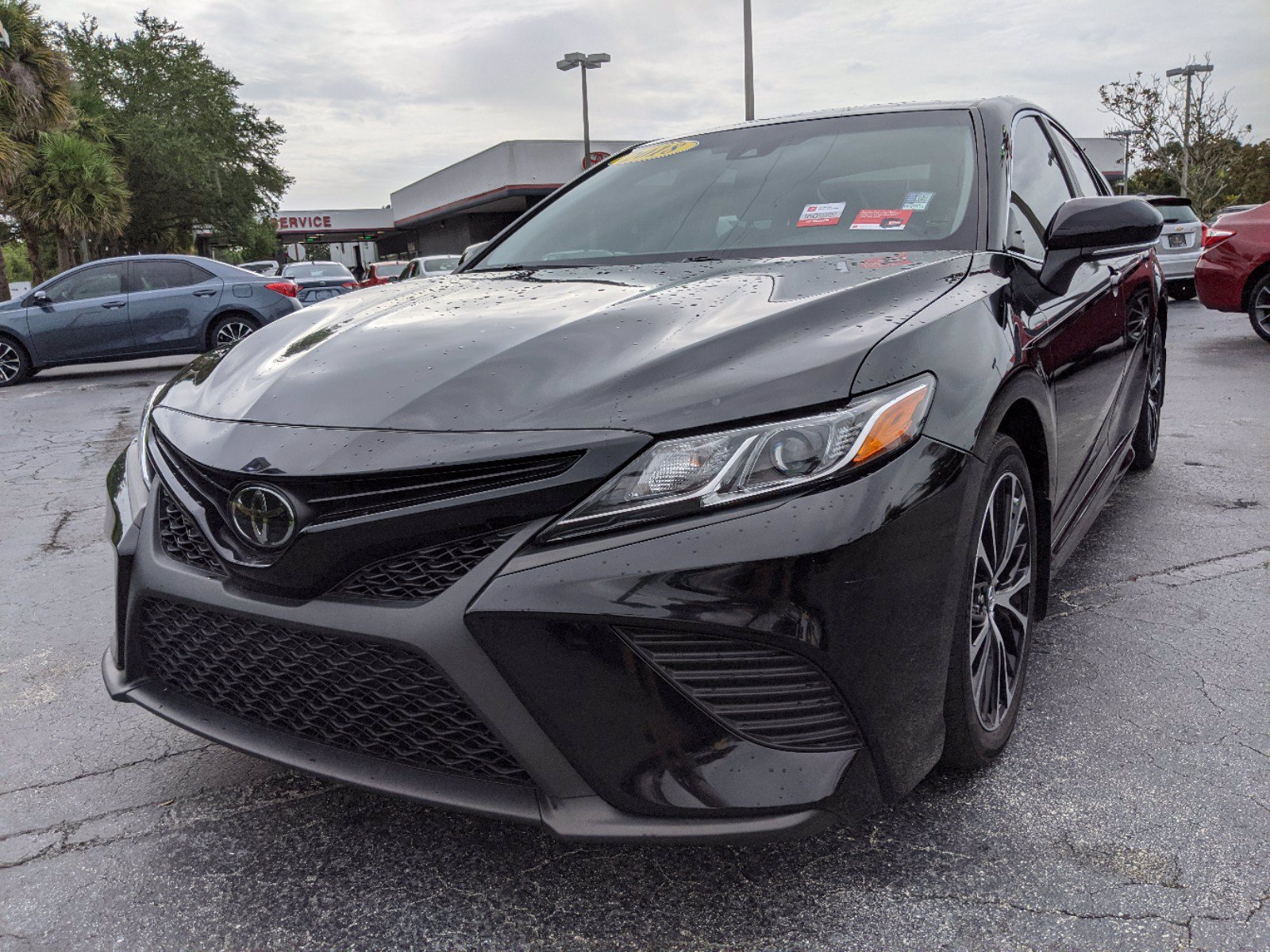 Pre-Owned 2018 Toyota Camry SE FWD 4dr Car