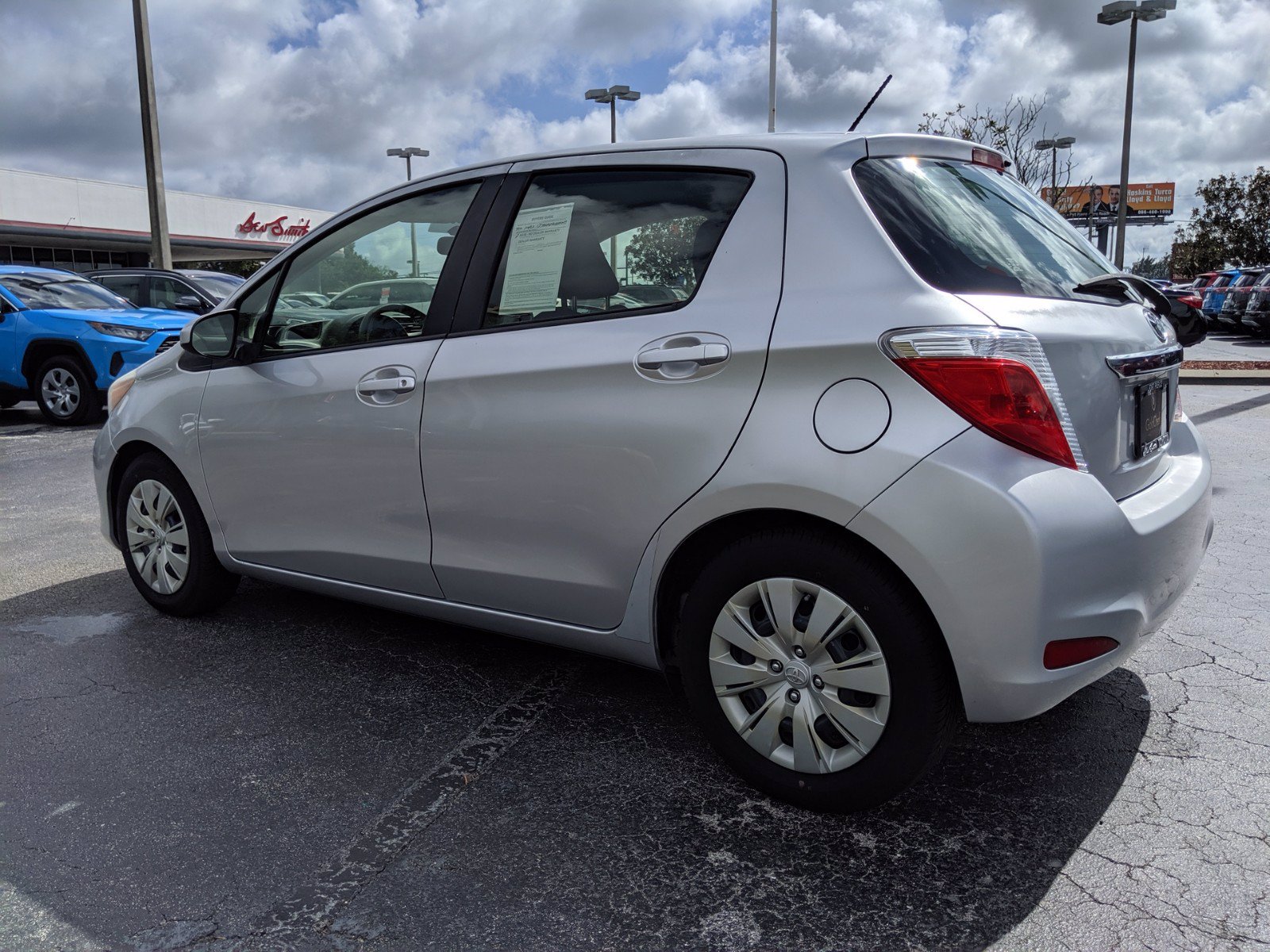 Toyota yaris le